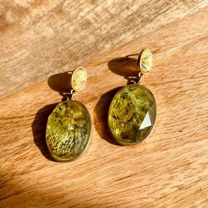 ✨ Iridescent Green Resin Drop Earrings – Vintage-Inspired Gold Setting